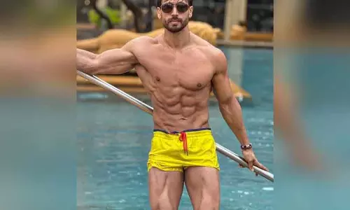 Tiger Shroff: पूल में आराम का आनंद लेते हुए अपना दिन बिताया Tiger Shroff: पूल में आराम का आनंद लेते हुए अपना दिन बिताया