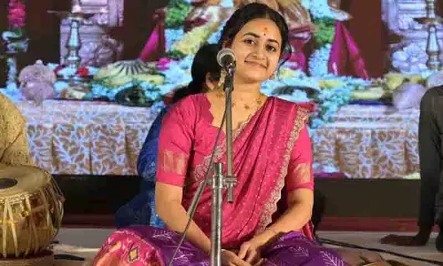 सूर्यगायत्री का भक्ति राग Hyderabad में परंपरा उत्सव के मंच को रोशन करता है सूर्यगायत्री का भक्ति राग Hyderabad में परंपरा उत्सव के मंच को रोशन करता है