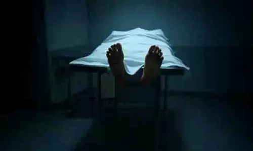 UP: नाबालिग बेटी की दुपट्टे से गला घोंटकर हत्या, शव नहर में फेंका गया UP: नाबालिग बेटी की दुपट्टे से गला घोंटकर हत्या, शव नहर में फेंका गया