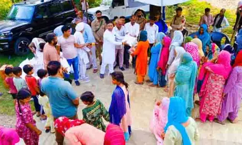 MLA ने बादल फटने से प्रभावित जमालपुर, पराला गांवों में राहत वितरित की MLA ने बादल फटने से प्रभावित जमालपुर, पराला गांवों में राहत वितरित की