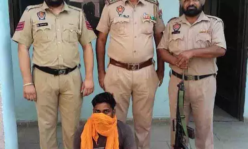 Amritsar: ग्रामीण पुलिस ने अपराध के कुछ घंटों बाद हत्या के आरोपी को पकड़ा Amritsar: ग्रामीण पुलिस ने अपराध के कुछ घंटों बाद हत्या के आरोपी को पकड़ा