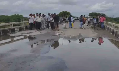 Odisha: पुल धंसा, भवानीपटना और नुआपाड़ा के बीच यातायात बाधित Odisha: पुल धंसा, भवानीपटना और नुआपाड़ा के बीच यातायात बाधित