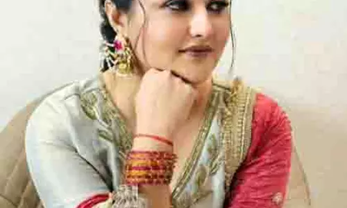 Rashami Desai ने अपना नवरात्रि मंत्र दिया, जब संदेह हो, तो गरबा करो Rashami Desai ने अपना नवरात्रि मंत्र दिया, जब संदेह हो, तो गरबा करो