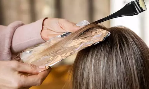 Hair में कलर कराने के बाद अपनाएं ये उपाय, लंबे समय तक बना रहेगा रंग और चमक Hair में कलर कराने के बाद अपनाएं ये उपाय, लंबे समय तक बना रहेगा रंग और चमक