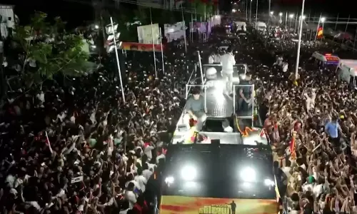 BIG BREAKING: एक्टर विजय की रैली में भगदड़, 20 लोगों की मौत की आशंका