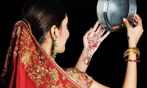 Karwa Chauth व्रत: विवाहित महिलाओं के लिए अटूट प्रेम और दीर्घायु की कामना का पर्व Karwa Chauth व्रत: विवाहित महिलाओं के लिए अटूट प्रेम और दीर्घायु की कामना का पर्व
