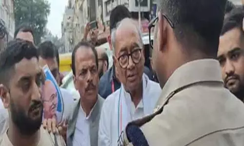 सीतलामाता बाजार में दिग्विजय सिंह के दौरे पर हंगामा, व्यापारियों ने किया विरोध सीतलामाता बाजार में दिग्विजय सिंह के दौरे पर हंगामा, व्यापारियों ने किया विरोध