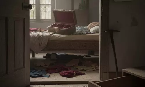अज्ञात चोर ने घर का ताला तोड़कर सोने-चांदी के आभूषण और नकद उड़ा ले गए