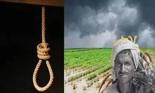 खाद न मिलने से हताश किसान ने लगाई फांसी, परिवार हुआ बेसहारा खाद न मिलने से हताश किसान ने लगाई फांसी, परिवार हुआ बेसहारा