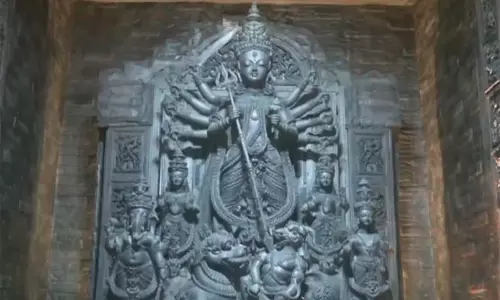 Durga Puja 2025: त्रिधारा अकालबोधन में गुफा कला दुर्गा पंडाल के साथ पूर्वजों को किया गया याद