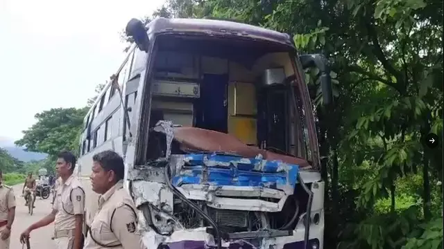 Bhubaneswar के बाहरी इलाके में बानपुर बाईपास पर श्रृंखलाबद्ध दुर्घटनाएं, 1 की मौत और 5 घायल Bhubaneswar के बाहरी इलाके में बानपुर बाईपास पर श्रृंखलाबद्ध दुर्घटनाएं, 1 की मौत और 5 घायल
