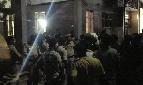 Bilaspur में दो गुटों की झड़प, पुलिस भी पथराव की चपेट में