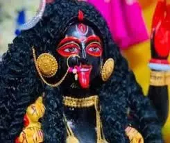 धर्म: जानिए घर में देवी काली की मूर्ति रखनी चाहिए या नहीं धर्म: जानिए घर में देवी काली की मूर्ति रखनी चाहिए या नहीं