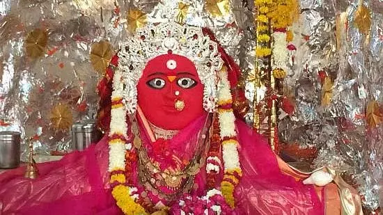 Navratri : देवास के प्रसिद्ध माता टेकरी मंदिर में पिछले 6 दशकों में कई बार बदला मां चामुंडा का चेहरा Navratri : देवास के प्रसिद्ध माता टेकरी मंदिर में पिछले 6 दशकों में कई बार बदला मां चामुंडा का चेहरा
