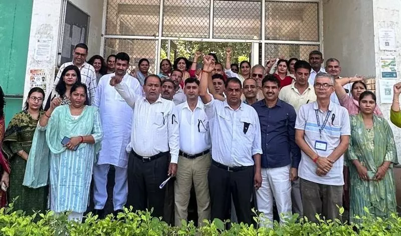 Haryana : दो महीने का वेतन न मिलने से एडेड कॉलेज स्टाफ मुश्किल में Haryana : दो महीने का वेतन न मिलने से एडेड कॉलेज स्टाफ मुश्किल में
