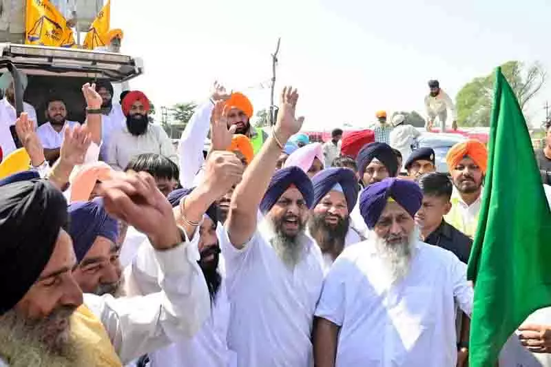 एसडीआरएफ के वितरण को छिपाने के लिए विधानसभा सत्र का नाटक: Sukhbir एसडीआरएफ के वितरण को छिपाने के लिए विधानसभा सत्र का नाटक: Sukhbir