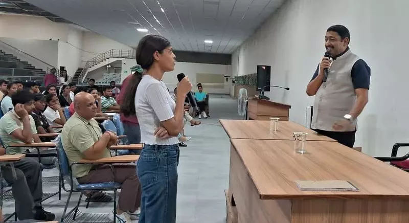 Haryana : अपने दिल और दिमाग के करीब करियर चुनें: खेल विश्वविद्यालय के कुलपति ने युवाओं से कहा Haryana : अपने दिल और दिमाग के करीब करियर चुनें: खेल विश्वविद्यालय के कुलपति ने युवाओं से कहा