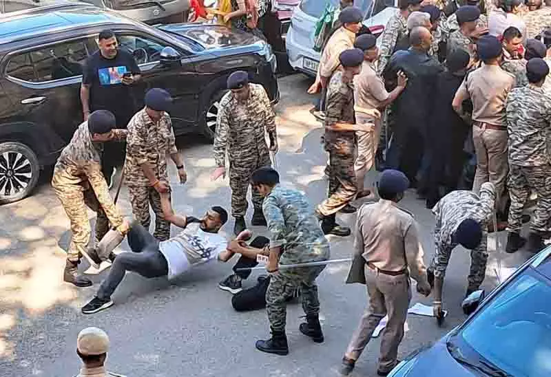 SFI ने शिमला के MLA जनारथा से की मुलाकात, छात्र चुनावों की वापसी की मांग SFI ने शिमला के MLA जनारथा से की मुलाकात, छात्र चुनावों की वापसी की मांग
