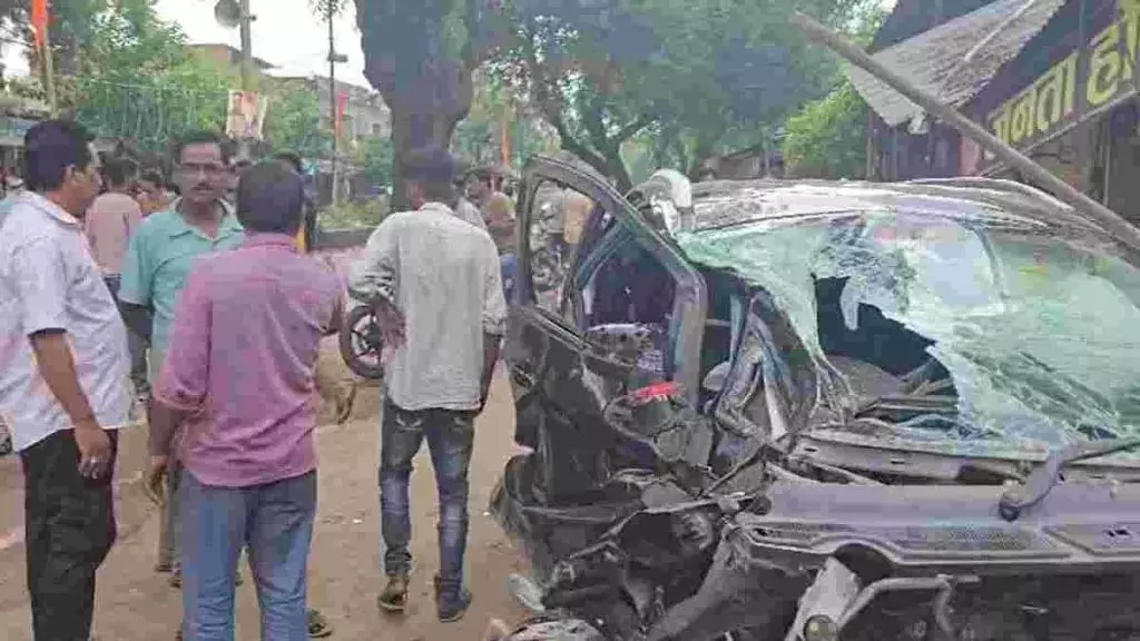 BREAKING: तेज रफ्तार कार दुर्घटना में बेटे की मौत, मां-बेटी गंभीर रूप से घायल BREAKING: तेज रफ्तार कार दुर्घटना में बेटे की मौत, मां-बेटी गंभीर रूप से घायल