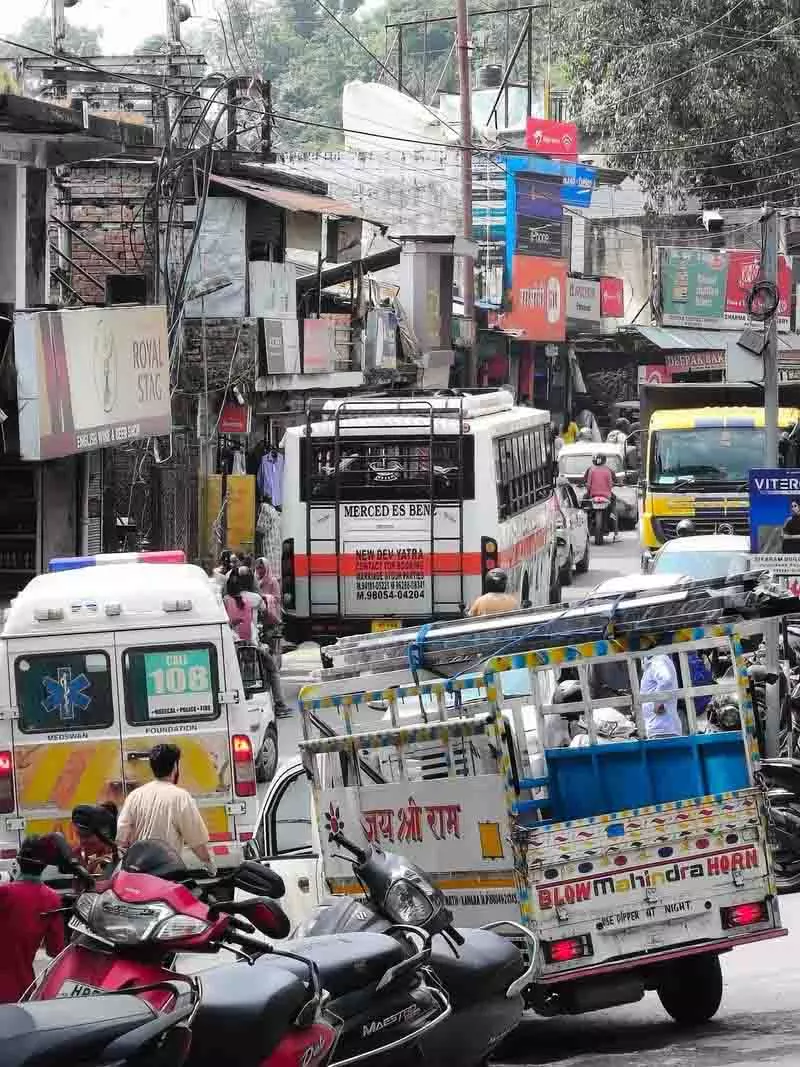 ट्रैफिक जाम में फंसे बैजनाथ, Paprola के निवासियों ने बाईपास समाधान की मांग की ट्रैफिक जाम में फंसे बैजनाथ, Paprola के निवासियों ने बाईपास समाधान की मांग की