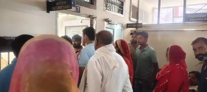 Haryana : लाडली लक्ष्मी योजना से सिरसा, फतेहाबाद में निवास प्रमाण पत्र की भीड़ बढ़ गई Haryana : लाडली लक्ष्मी योजना से सिरसा, फतेहाबाद में निवास प्रमाण पत्र की भीड़ बढ़ गई