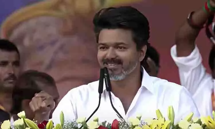 करूर त्रासदी, विजय की TVK ने उच्च न्यायालय का दरवाजा खटखटाया, स्वतंत्र जांच की मांग की करूर त्रासदी, विजय की TVK ने उच्च न्यायालय का दरवाजा खटखटाया, स्वतंत्र जांच की मांग की
