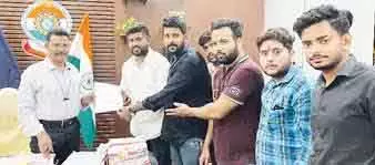 मीरवाइज ने हिरदे नाथ कौल को याद किया मीरवाइज ने हिरदे नाथ कौल को याद किया