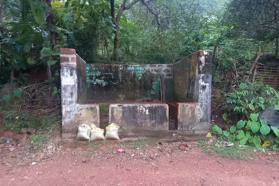 Karnataka : ग्रामीण क्षेत्रों में साफ़-सुथरे और सुरक्षित बस शेल्टर नहीं Karnataka : ग्रामीण क्षेत्रों में साफ़-सुथरे और सुरक्षित बस शेल्टर नहीं