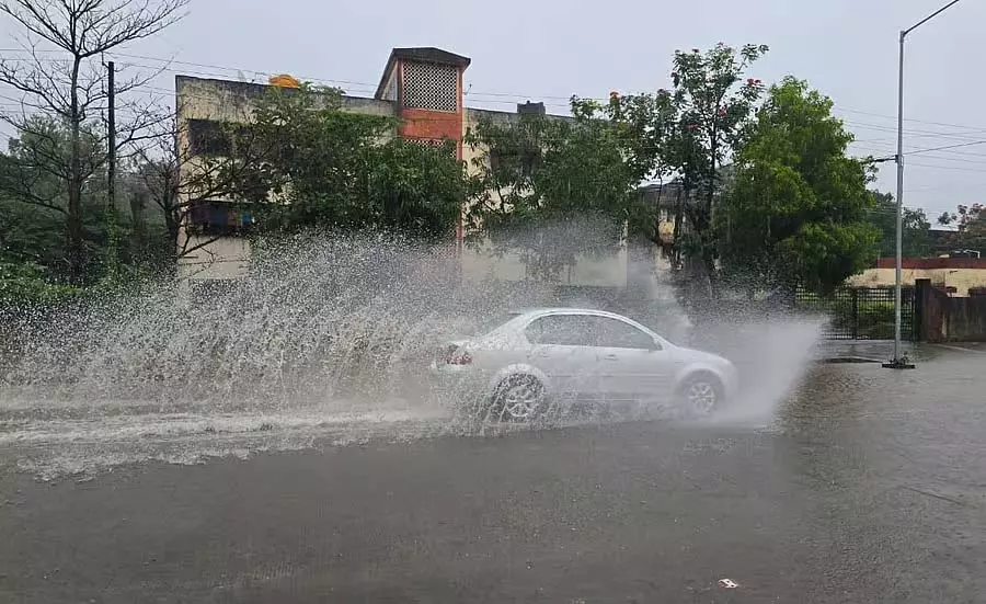 Belgaum : रात भर मूसलाधार बारिश Belgaum : रात भर मूसलाधार बारिश