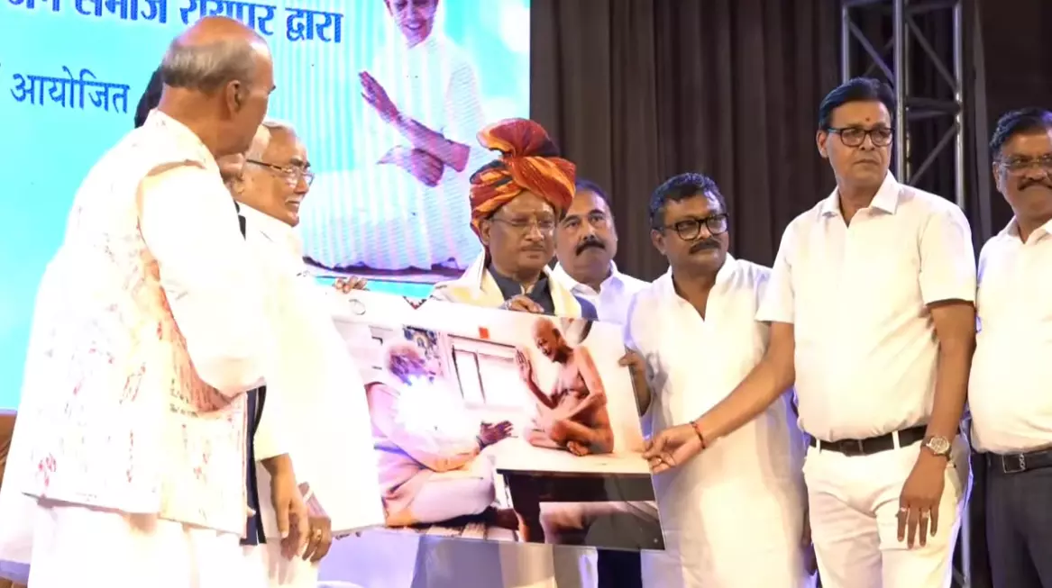 मैत्री महोत्सव कार्यक्रम में शामिल हुए CM विष्णुदेव साय मैत्री महोत्सव कार्यक्रम में शामिल हुए CM विष्णुदेव साय