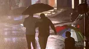 Kerala: भारी बारिश की चेतावनी, चार जिलों में येलो अलर्ट जारी Kerala: भारी बारिश की चेतावनी, चार जिलों में येलो अलर्ट जारी