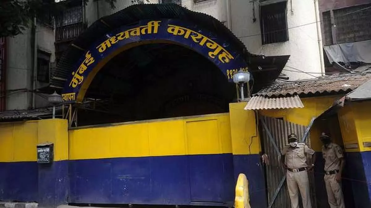 Mumbai : आर्थर रोड जेल अधिकारी पर कैदी ने किया हिंसक हमला, घायल Mumbai : आर्थर रोड जेल अधिकारी पर कैदी ने किया हिंसक हमला, घायल