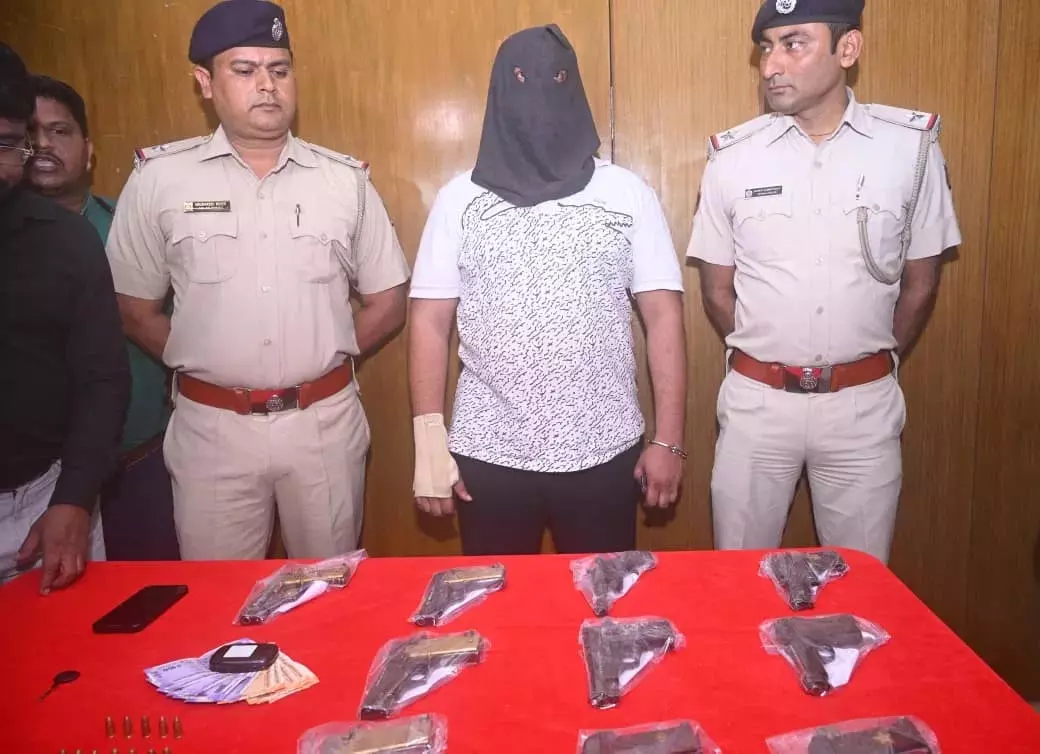 10 सेमी-ऑटोमैटिक पिस्टल लेकर घूमते शेख नदीम गिरफ्तार, 18 जिंदा कारतूस जब्त 10 सेमी-ऑटोमैटिक पिस्टल लेकर घूमते शेख नदीम गिरफ्तार, 18 जिंदा कारतूस जब्त