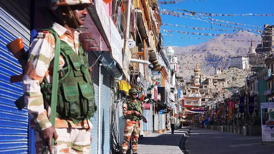 Kashmir के बाद लद्दाख में पर्यटन अशांति और मौसम से जूझ रहा है Kashmir के बाद लद्दाख में पर्यटन अशांति और मौसम से जूझ रहा है