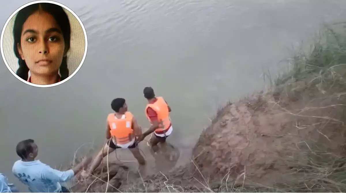 MP : पिता ने 19 साल की बेटी को गोली मारकर शव नदी में फेंका MP : पिता ने 19 साल की बेटी को गोली मारकर शव नदी में फेंका