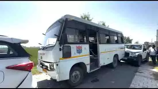 Amritsar: सुखबीर बादल के काफिले की कार दुर्घटनाग्रस्त, तीन पुलिसकर्मी घायल Amritsar: सुखबीर बादल के काफिले की कार दुर्घटनाग्रस्त, तीन पुलिसकर्मी घायल