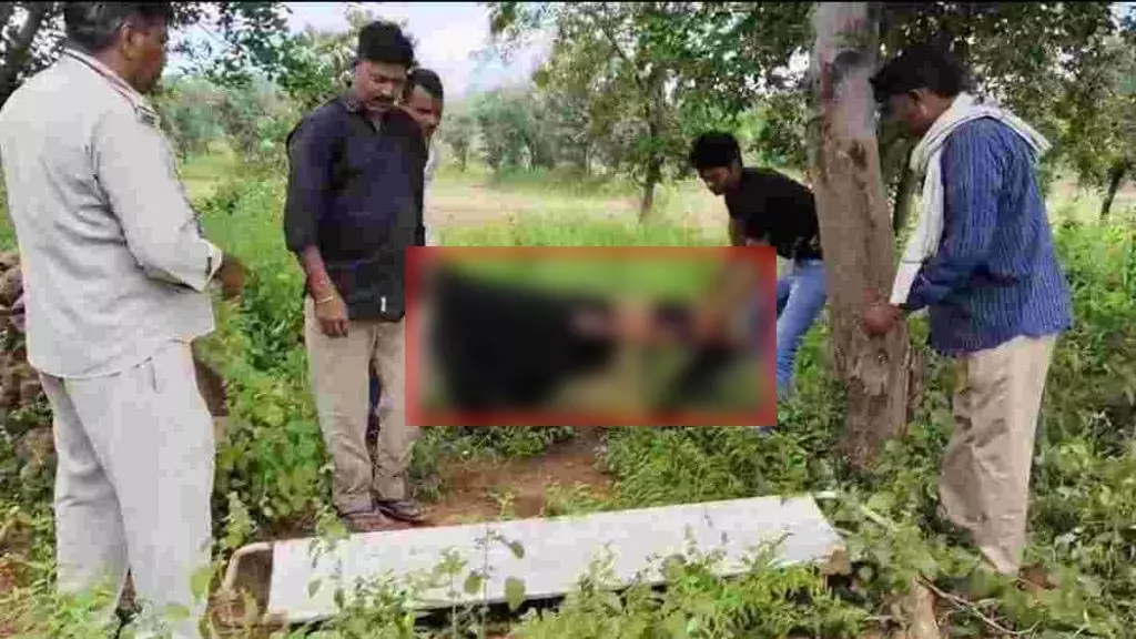 मां ने बच्चे को तालाब में फेंककर खुद लगा ली फांसी, आत्महत्या की दिल दहला देने वाली घटना मां ने बच्चे को तालाब में फेंककर खुद लगा ली फांसी, आत्महत्या की दिल दहला देने वाली घटना