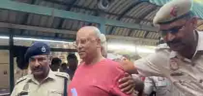 स्वामी चैतन्यानंद सरस्वती को दिल्ली की अदालत में पेश किया गया स्वामी चैतन्यानंद सरस्वती को दिल्ली की अदालत में पेश किया गया