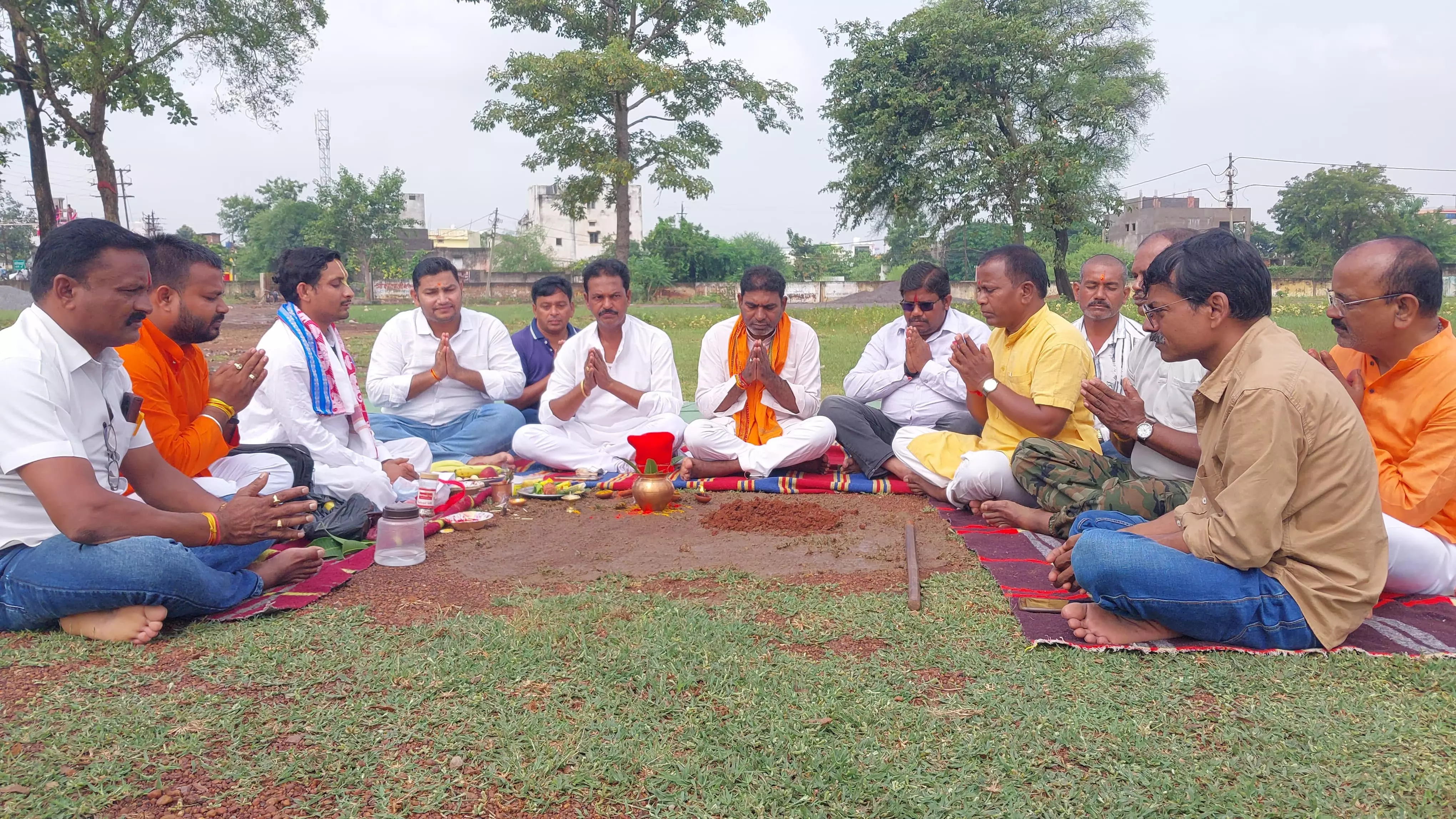 बोरियाखुर्द में दशहरा उत्सव के लिए आयोजन स्थल का हुआ भूमिपूजन बोरियाखुर्द में दशहरा उत्सव के लिए आयोजन स्थल का हुआ भूमिपूजन