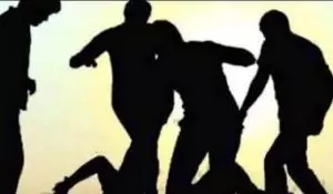 Karnal: सालवन गांव में कहासुनी से विवाद बढ़ा, युवक पर हमला Karnal: सालवन गांव में कहासुनी से विवाद बढ़ा, युवक पर हमला