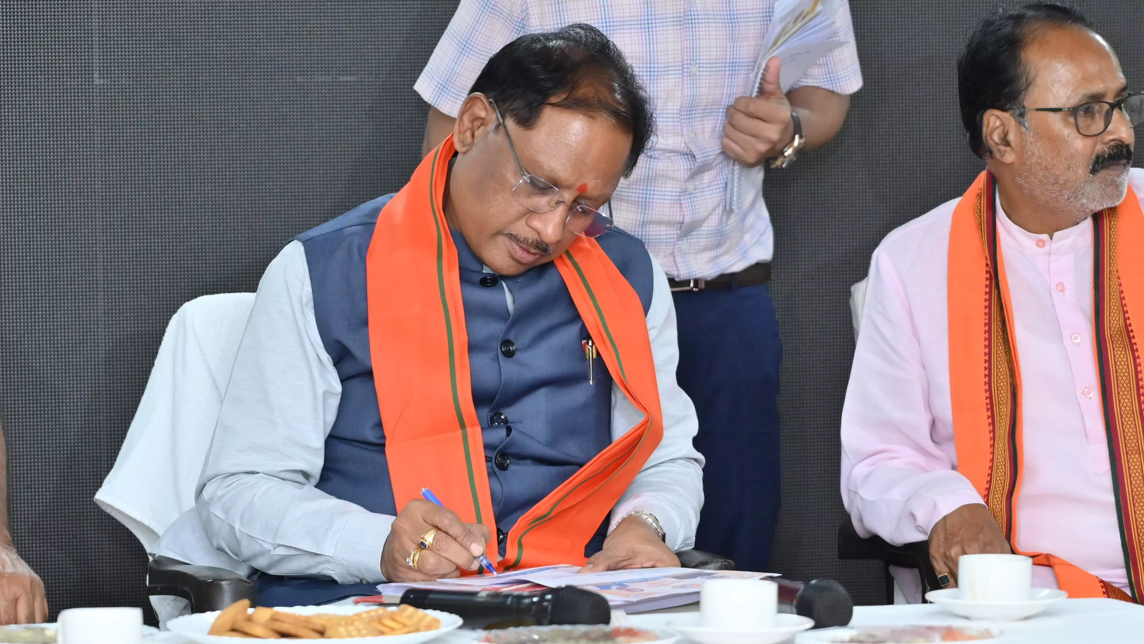 स्वदेशी ही आत्मनिर्भर भारत का सबसे सशक्त मार्ग : CM विष्णुदेव साय स्वदेशी ही आत्मनिर्भर भारत का सबसे सशक्त मार्ग : CM विष्णुदेव साय