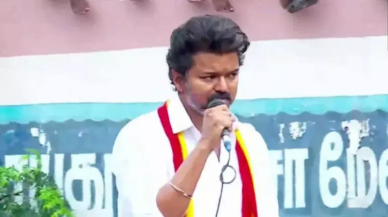 अभिनेता Vijay ने करूर भगदड़ में मारे गए लोगों के परिजनों के लिए 20 लाख रुपये की सहायता की घोषणा अभिनेता Vijay ने करूर भगदड़ में मारे गए लोगों के परिजनों के लिए 20 लाख रुपये की सहायता की घोषणा