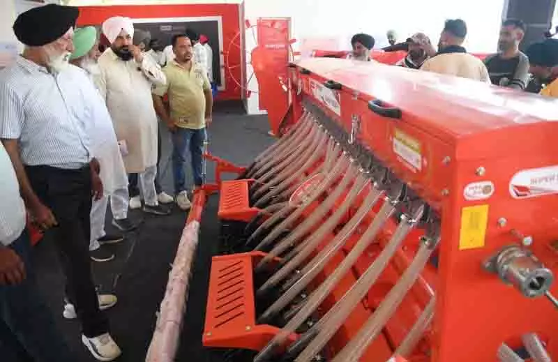PAU किसान मेले में आधुनिक कृषि तकनीकों और सब्सिडी वाले बीजों का प्रदर्शन PAU किसान मेले में आधुनिक कृषि तकनीकों और सब्सिडी वाले बीजों का प्रदर्शन