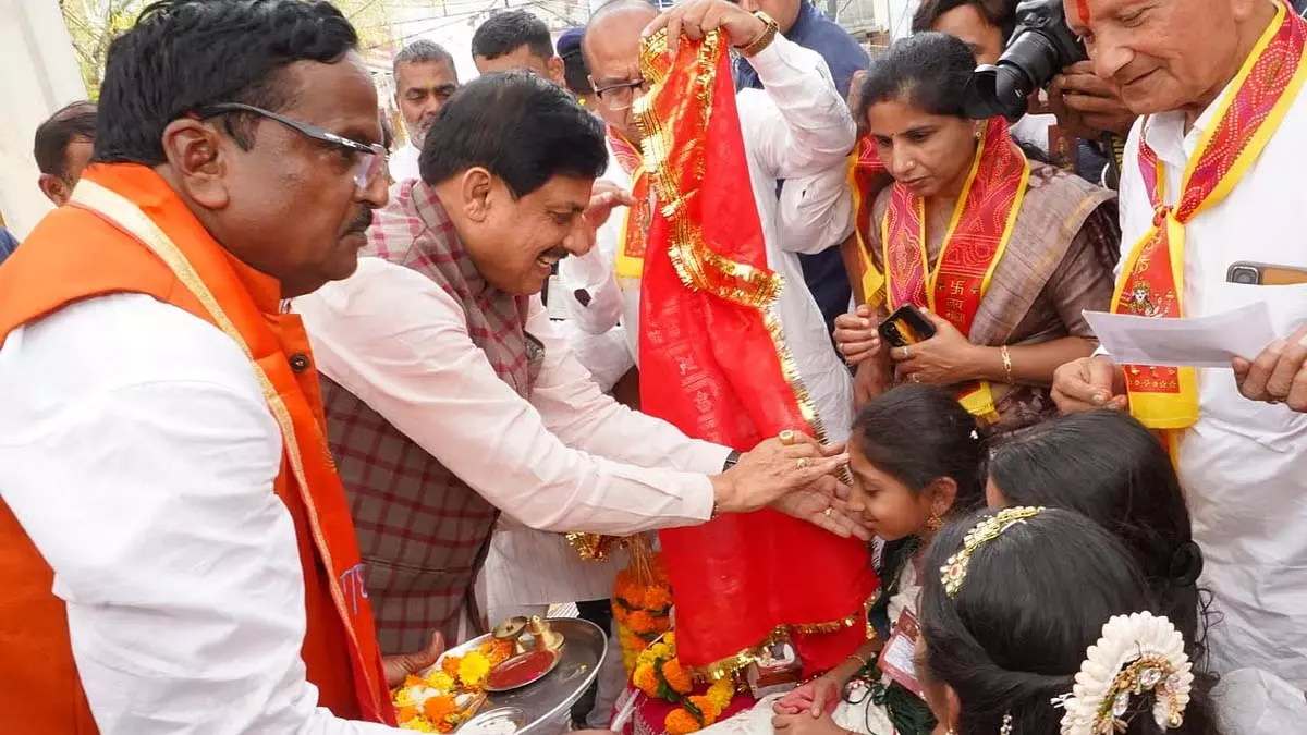 उज्जैन में सप्तमी पर सामूहिक कन्या पूजन में 25 हजार से अधिक कन्याओं का पूजन; विश्व रिकॉर्ड बना उज्जैन में सप्तमी पर सामूहिक कन्या पूजन में 25 हजार से अधिक कन्याओं का पूजन; विश्व रिकॉर्ड बना