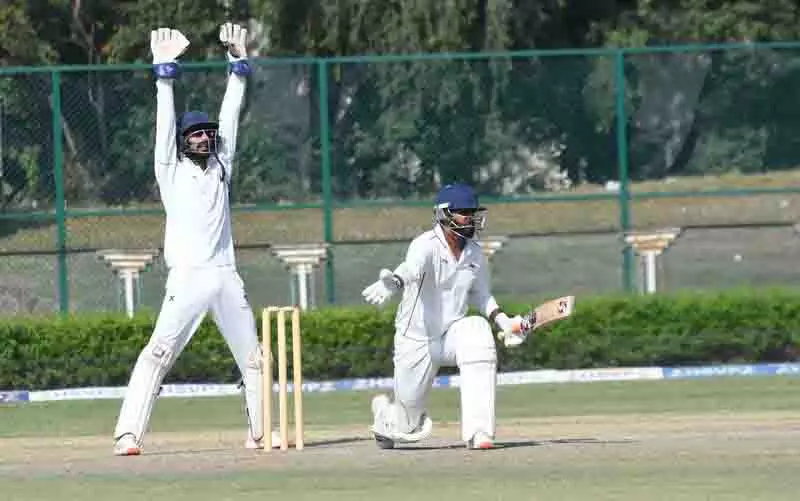 Chandigarh: रेलवे और मिनर्वा के बीच क्रिकेट खिताबी मुकाबला Chandigarh: रेलवे और मिनर्वा के बीच क्रिकेट खिताबी मुकाबला