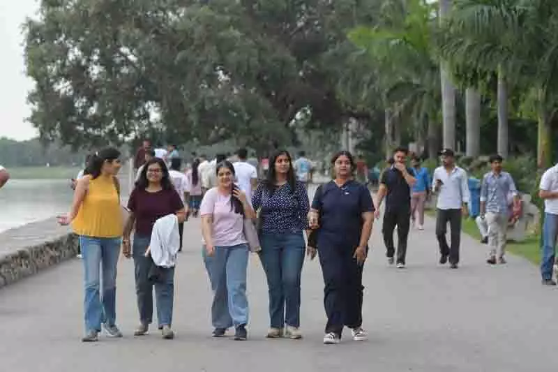 Chandigarh: ट्राइसिटी में गर्म और शुष्क दिन, आगे आसमान साफ Chandigarh: ट्राइसिटी में गर्म और शुष्क दिन, आगे आसमान साफ