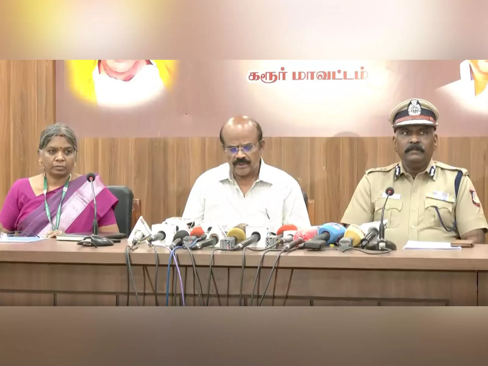 TVK प्रमुख विजय की रैली में मची भगदड़ में अब तक 40 लोगों की मौत: करूर कलेक्टर TVK प्रमुख विजय की रैली में मची भगदड़ में अब तक 40 लोगों की मौत: करूर कलेक्टर