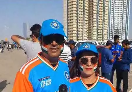 Asia Cup: दुबई स्टेडियम के बाहर गजब उत्साह, इन खिलाड़ियों से फैंस को उम्मीदें Asia Cup: दुबई स्टेडियम के बाहर गजब उत्साह, इन खिलाड़ियों से फैंस को उम्मीदें