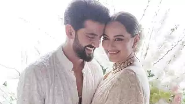 पति ज़हीर के ‘पागल’ होने की खबर पर सोनाक्षी का रिएक्शन पति ज़हीर के ‘पागल’ होने की खबर पर सोनाक्षी का रिएक्शन