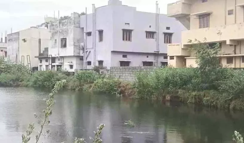 Lakshmi Ganapathi Colony खतरे में.. 15 घरों पर मंडरा रहा खतरा..! Lakshmi Ganapathi Colony खतरे में.. 15 घरों पर मंडरा रहा खतरा..!